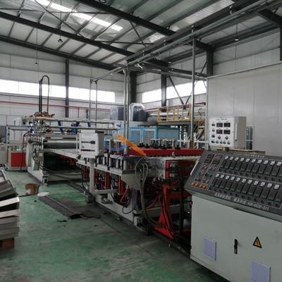 دستگاه ساخت فوم پلاستیکی Wpc پلاستیکی 1220mm 30mm
