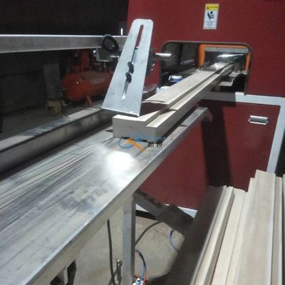 PLC کنترل WPC PVC درب توخالی قاب مشخصات دستگاه اکستروژن